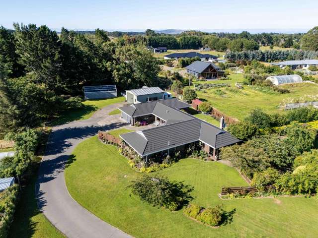 LARGE FAMILY HOME IN OTATARA