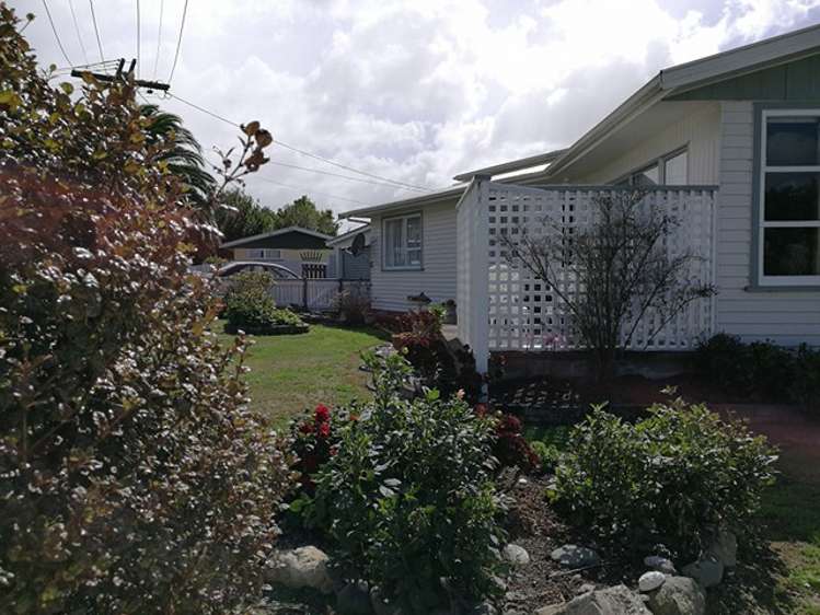 7 Hardie Grove Featherston_16