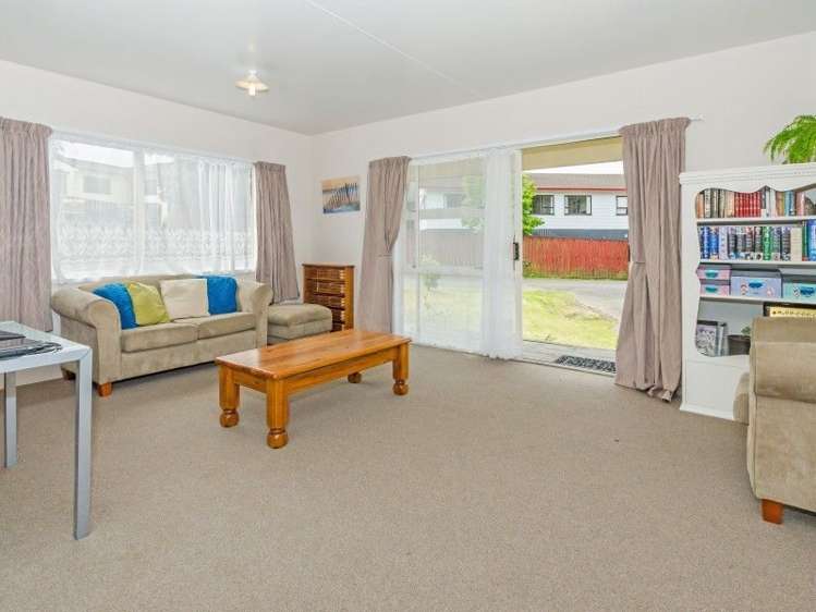 6 Anglers Way Wattle Downs_2