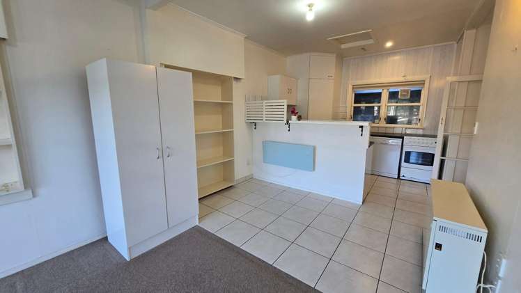  A/13 Romney Square Tawa_4