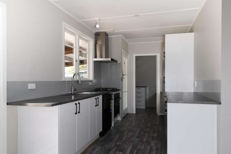 4 Charles Street Carterton_9