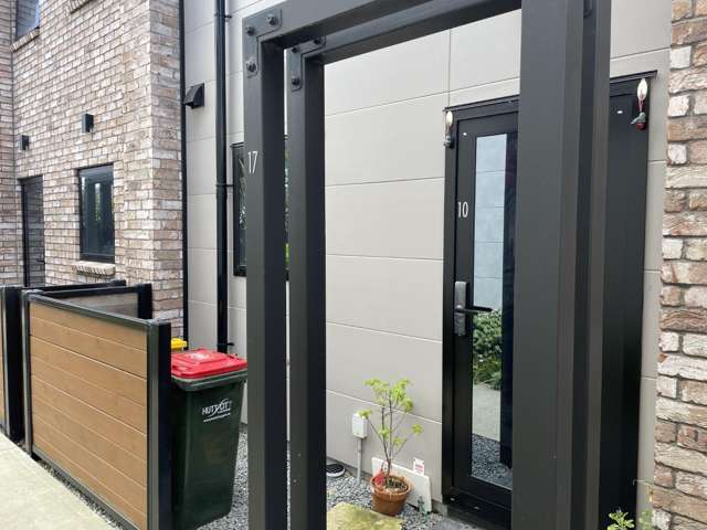 10/17 Pearce Crescent 1353_2