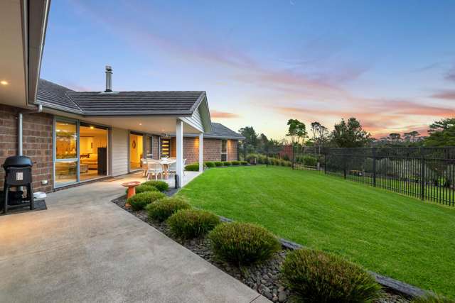 Modern Country Living - Move-In Ready on 1 Ha+