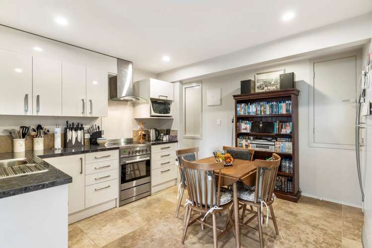 593 East Coast Road Browns Bay_16