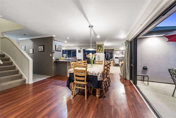 18 Sharaleigh Place Grandview Heights_35