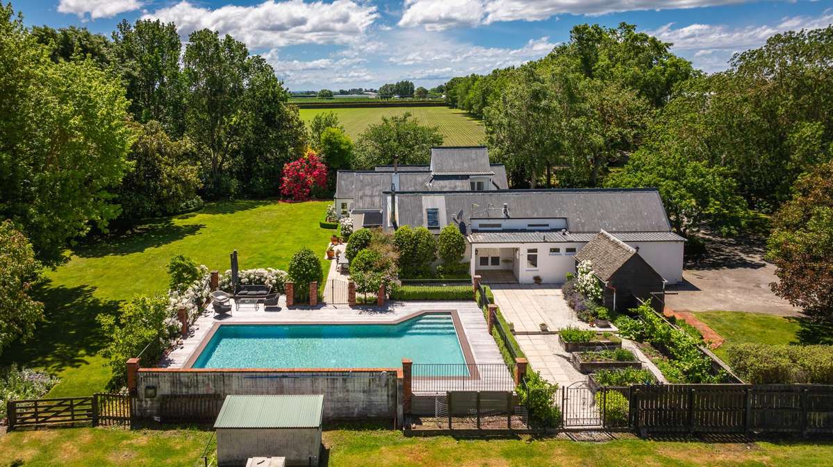 Lochiel - 105 Longlands Road West_0