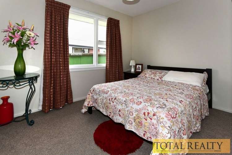 8 Dunstan Crescent Hornby_13