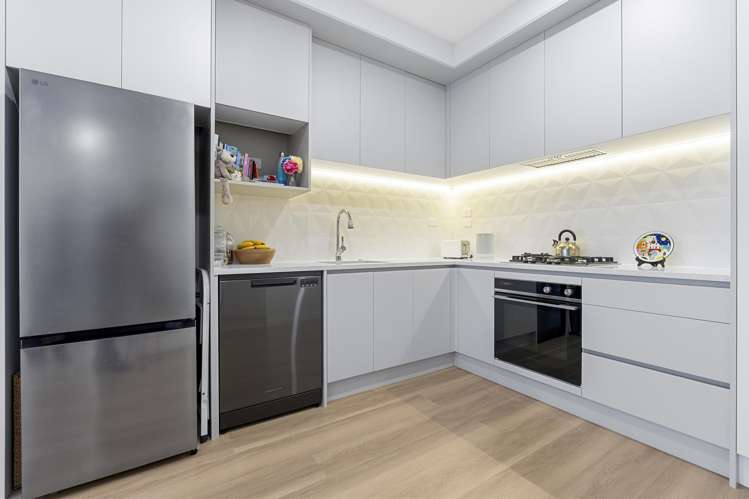 19 & 19A Surf View Crescent Red Beach_24