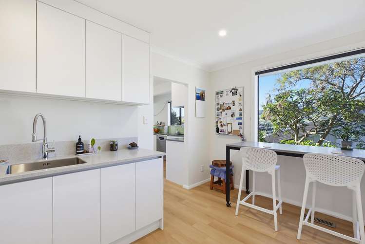 22 Sunrise Boulevard Tawa_7