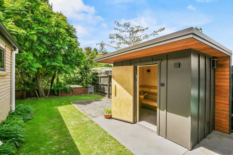 42 Magnolia Drive Westown_16