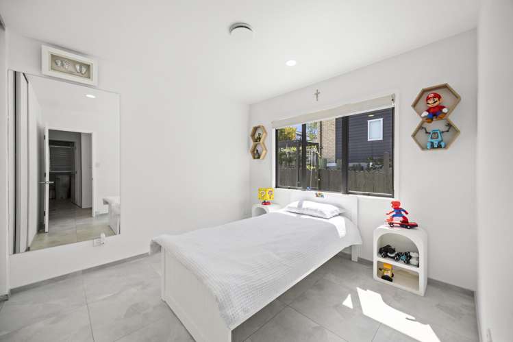 16 Norm Pellow Drive The Gardens_13