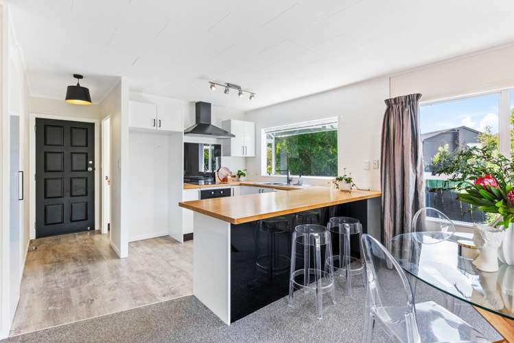 41 Meadowvale Rise Titirangi_18