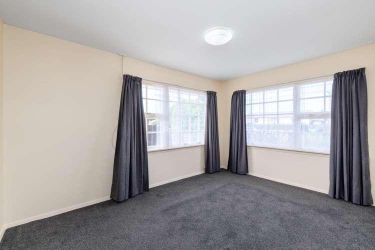 121 Gayhurst Road Dallington_5