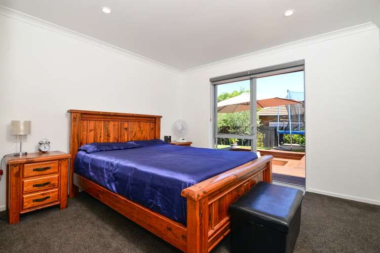 5 Compton Grove Huntington_18