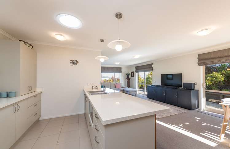 369 Princes Drive Britannia Heights_7