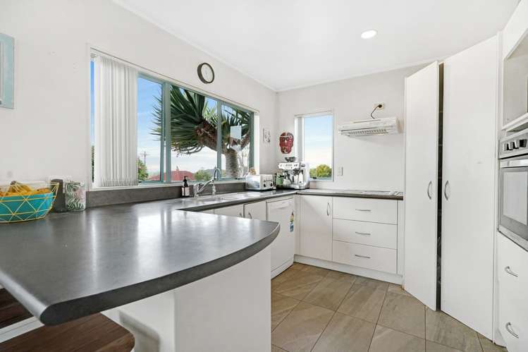 4 Tiroroa Avenue Te Atatu South_6