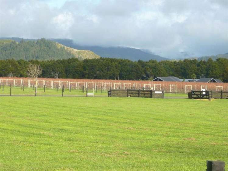 24 Saint Laurent Way_0