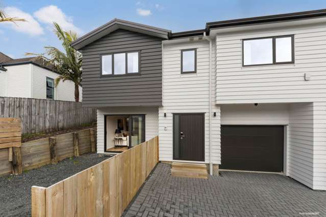Freehold Last Corner Home on the Driveway