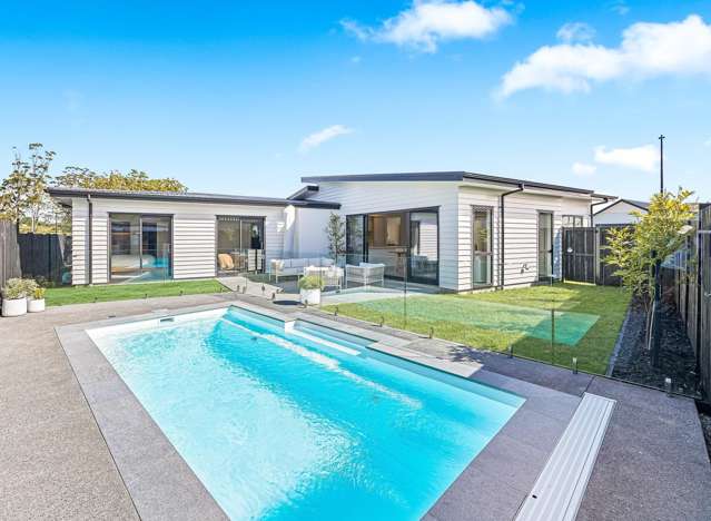 Poolside Living, Perfectly Executed