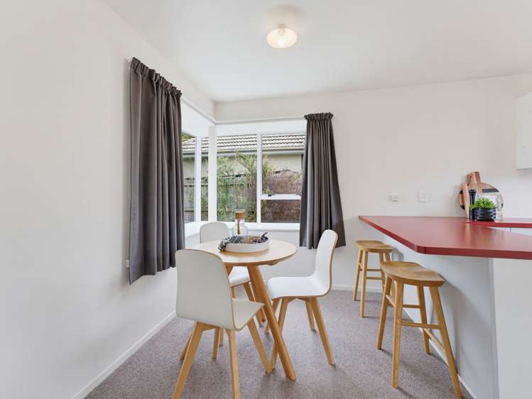 2/2 Bentley Street Russley_7