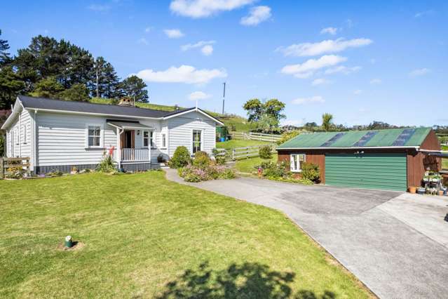 COUNTRY COTTAGE ON AN ACRE