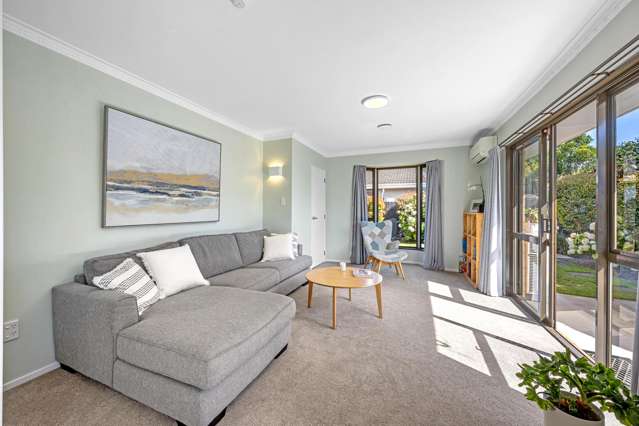 2/58 Ambleside Drive Burnside_3