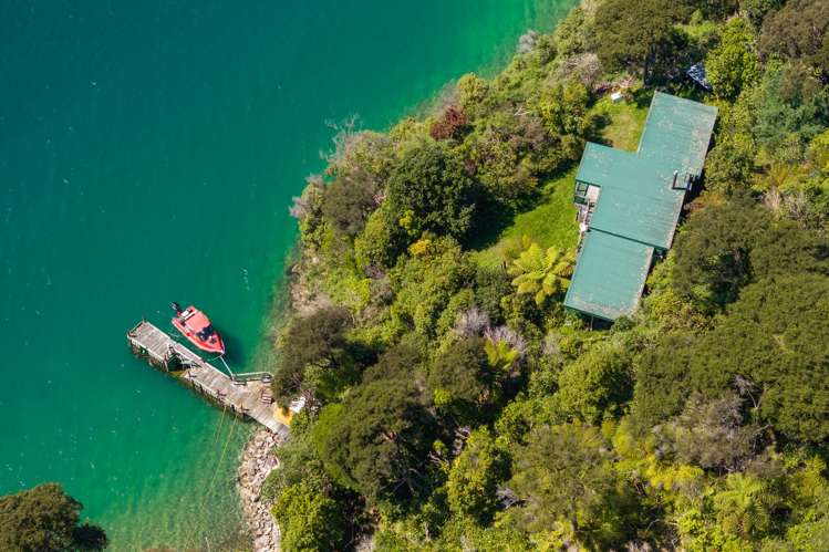 110 Lochmara Bay Marlborough Sounds_17