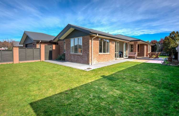 11 Tatahi Street Parklands_20