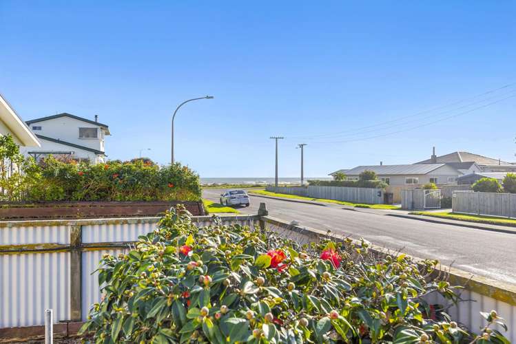 5 Karaka Street Otaki Beach_11