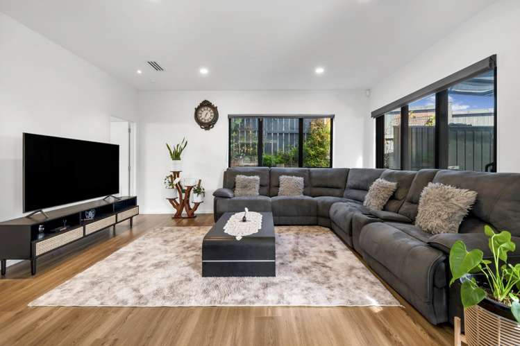 23 Tannaghmore Drive Flat Bush_4