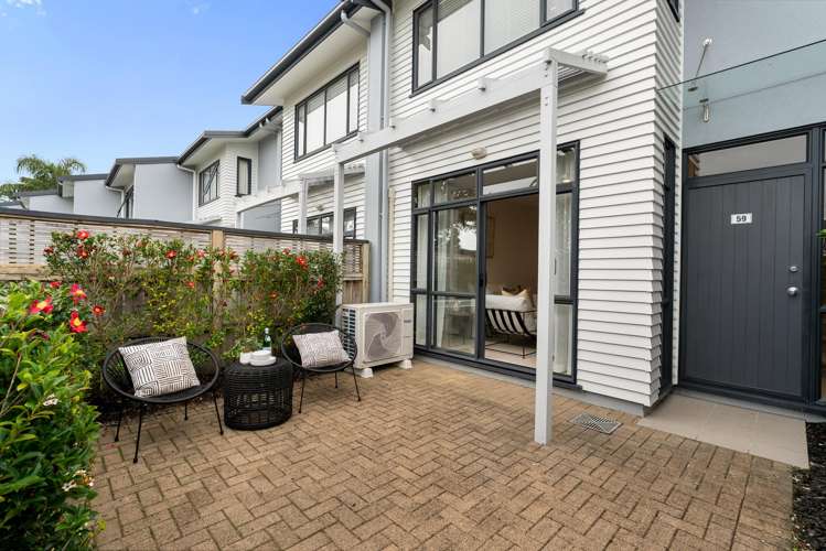 59/2 Armoy Drive East Tamaki_11