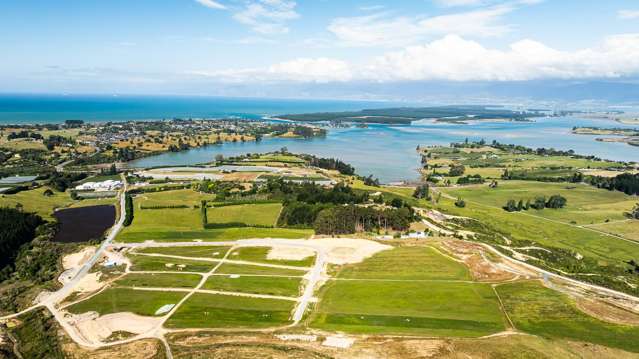 Close to Mapua, 2500sqm Flat BLAs, Horse Arena