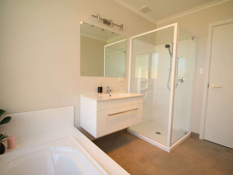 7 Woodham Drive Allenton_17