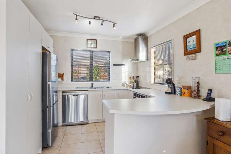 1/9 Ribbonwood Crescent Goodwood Heights_5