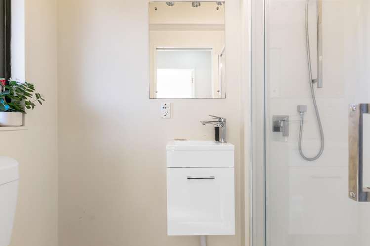 2/12 Ambrico Place New Lynn_10