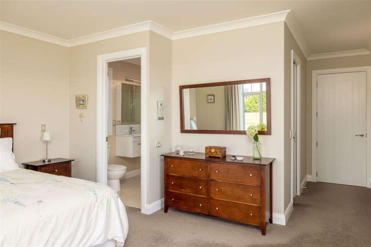 76 Carnaveron Drive Lincoln_12