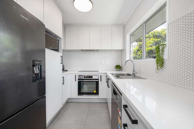 2/59 Archibald Road Kelston_6