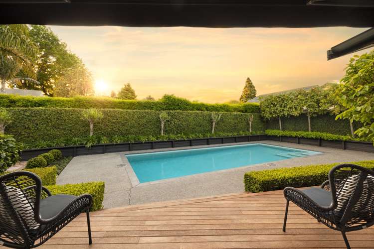 703 River Road Chartwell_19