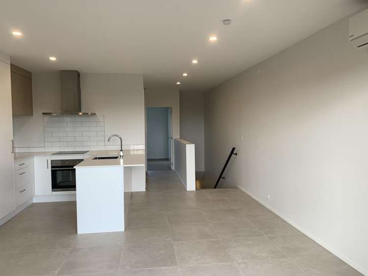 10/18 PARAONE CRESCENT "WAIATA SHORES" Takanini_5