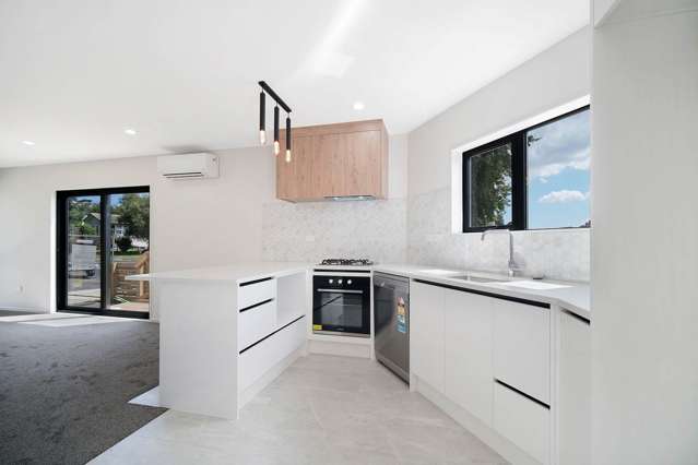 1/21 Caringbah Drive Papatoetoe_4