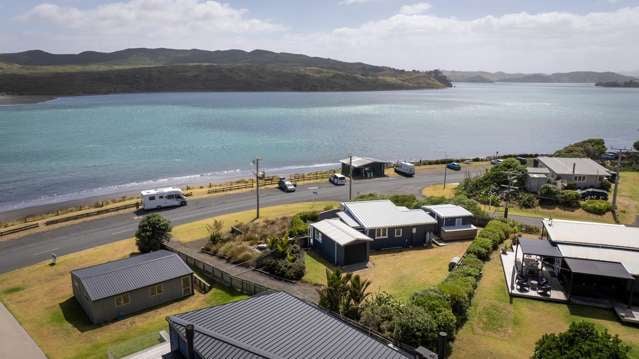 The Lookout - Wainamu Beach, Raglan