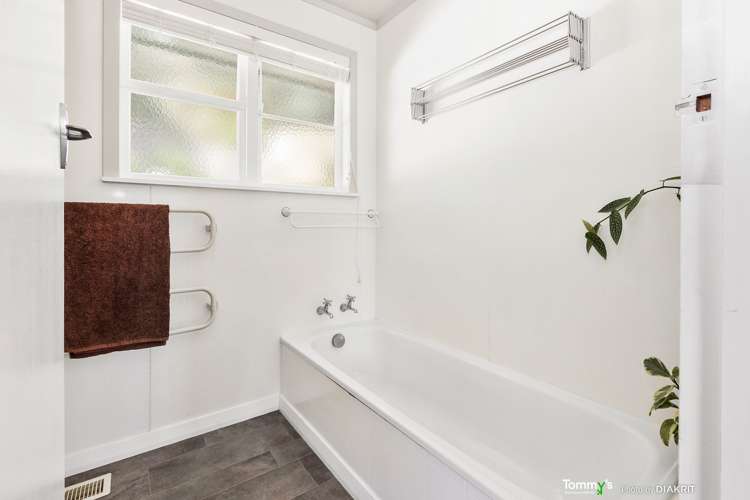 11 Wrights Hill Road Karori_13