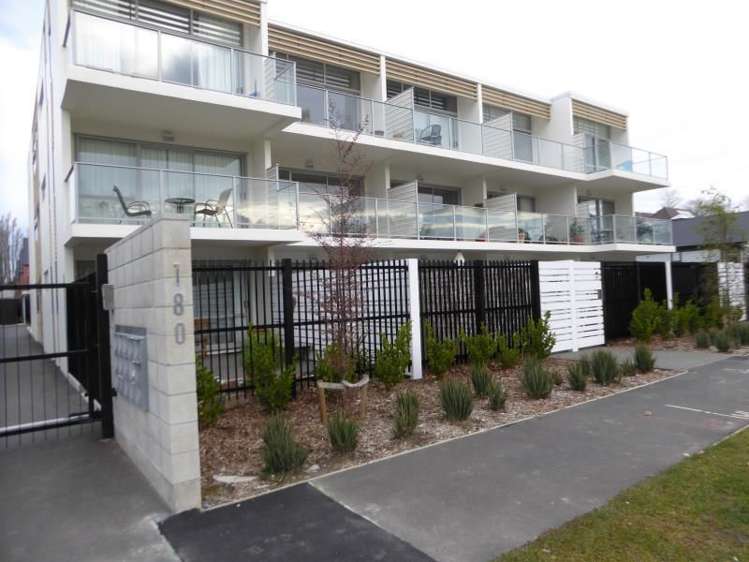 7/180 Peterborough Street_0