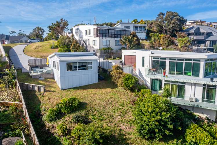 9 Roberts Road Matakatia_27