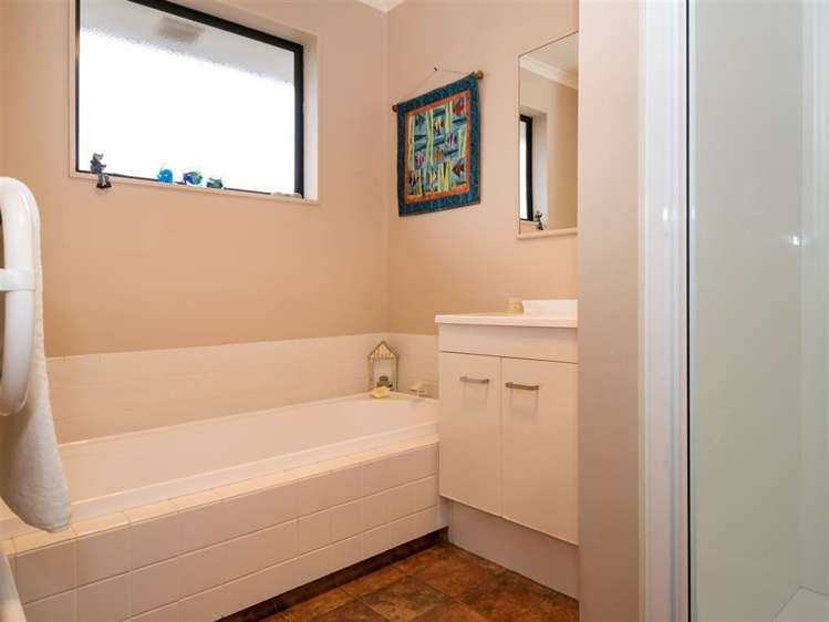 17 Temple Mews Renwick_14