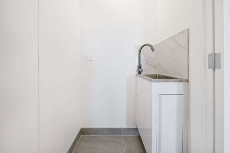 8/18 Scott Road Hobsonville_11