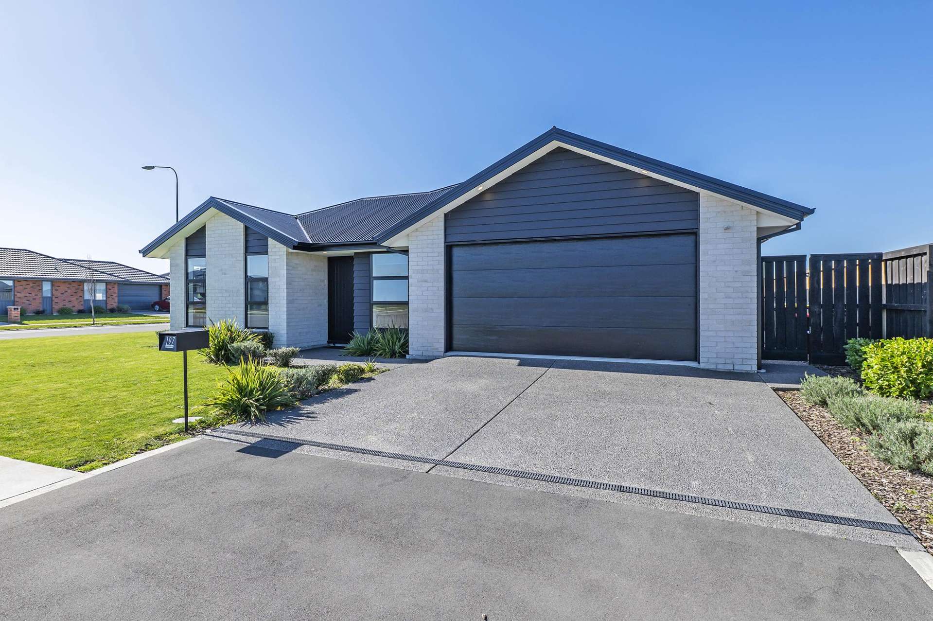 197 Faringdon Boulevard Rolleston_0
