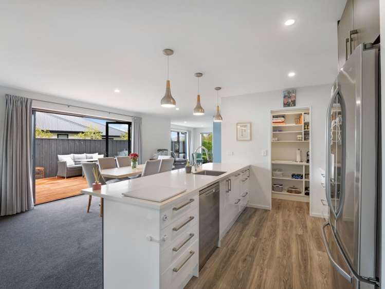 92 Sunline Avenue Lincoln_6