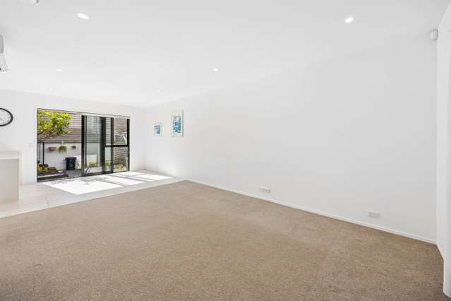 8 Kimiora Street Three Kings_1