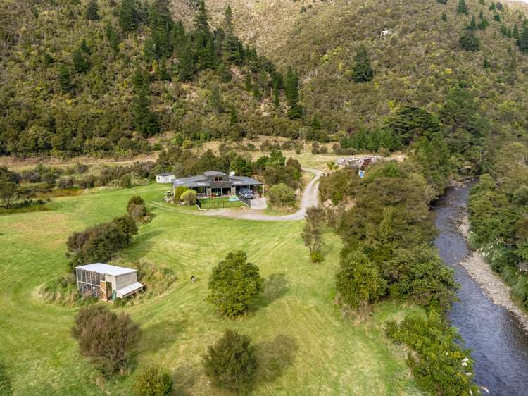 944 Mangatarere Valley Road West Taratahi_5